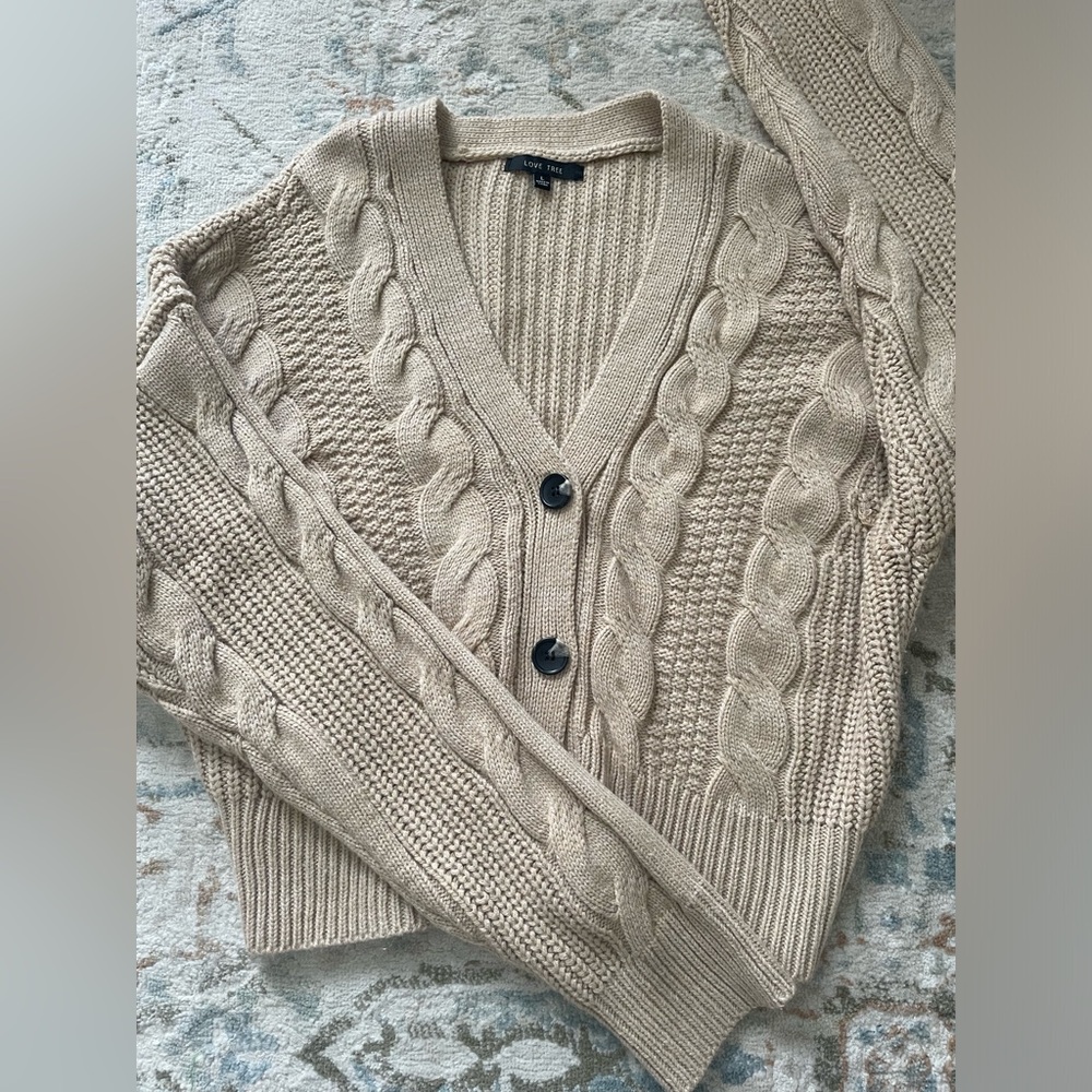 Tan Cropped Knit Sweater. Size Large.